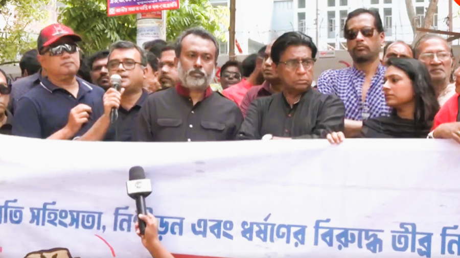 ধর্ষণের বিরুদ্ধে রাজপথে নির্মাতারা